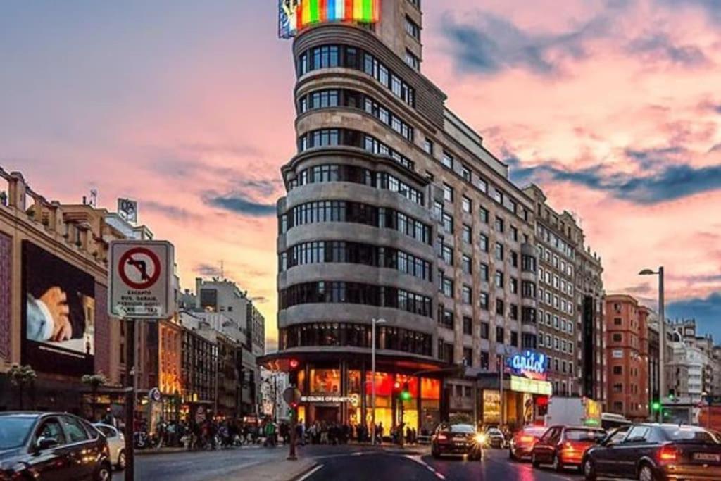 Alegria Urbana Cerca De Calle Alcala Madrid Esterno foto
