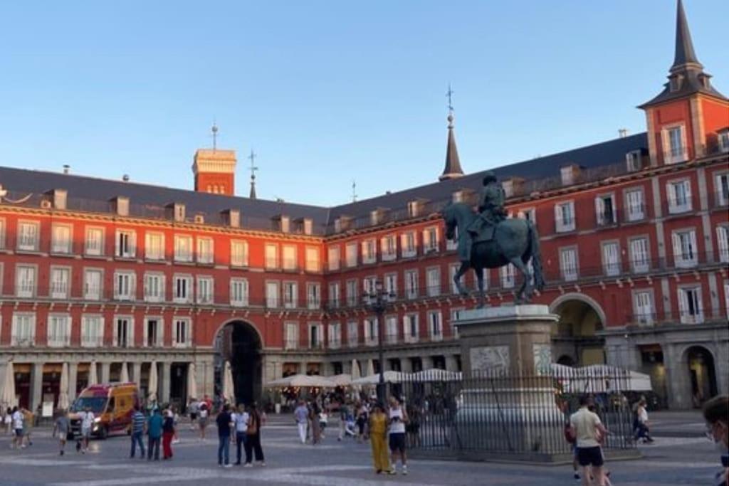 Alegria Urbana Cerca De Calle Alcala Madrid Esterno foto